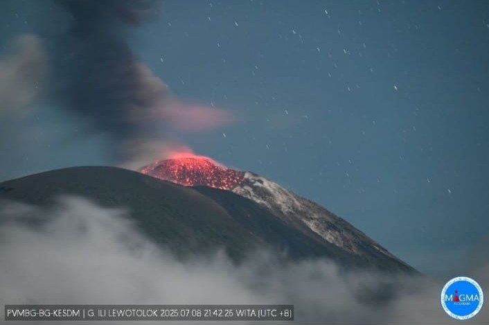 勒沃托比火山再次喷发，灰柱高达2000米 