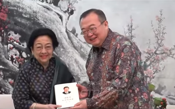 梅加瓦蒂接获习近平赠书