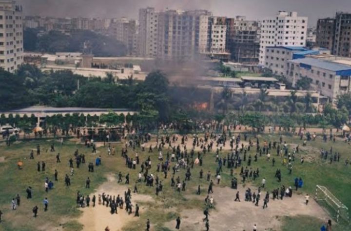 一架教练机在孟加拉达卡市坠毁，已致27人死亡 