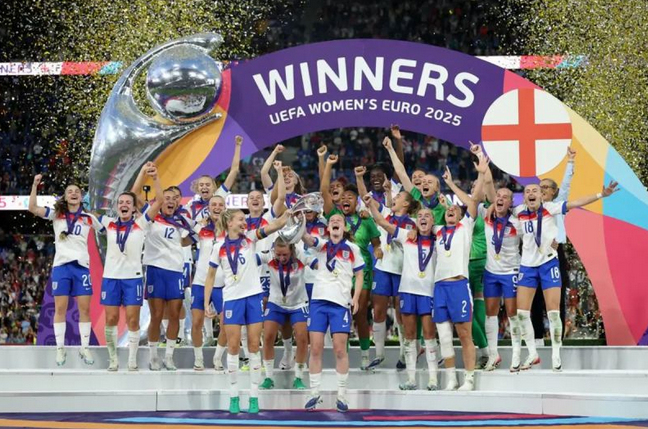 女足欧洲杯：英格兰点球大战击败西班牙夺冠 