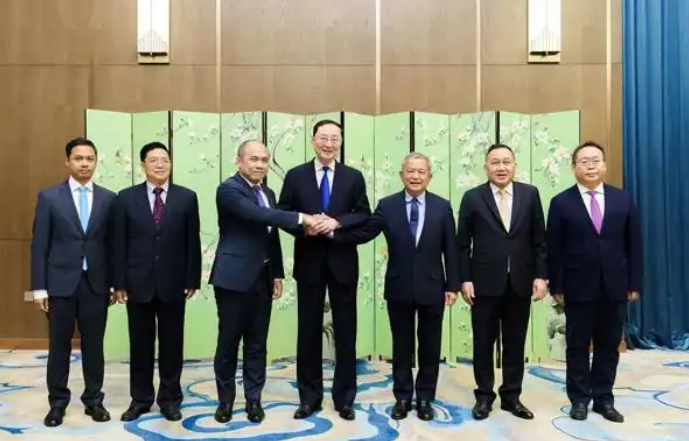 中柬泰三方非正式会晤在上海举行