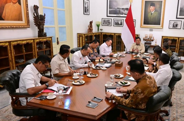 内阁秘书长：普拉博沃突然召见警察总长及农业部长等官员