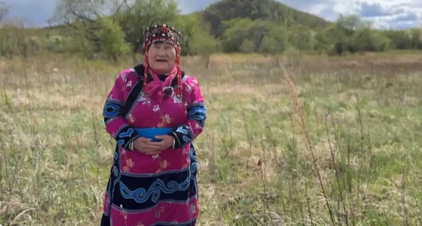 81岁奶奶用民歌传承鄂伦春族文化