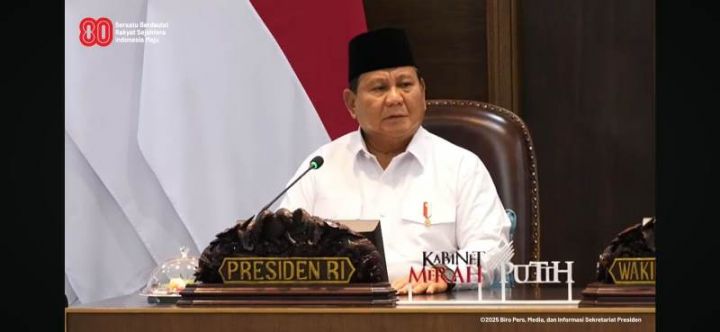 普拉博沃主持第八次内阁会议 