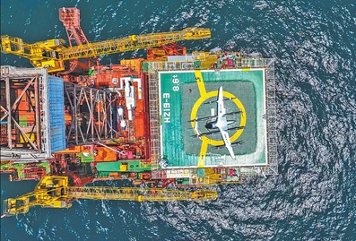 中国吨级eVTOL完成首次海上石油平台物资运输