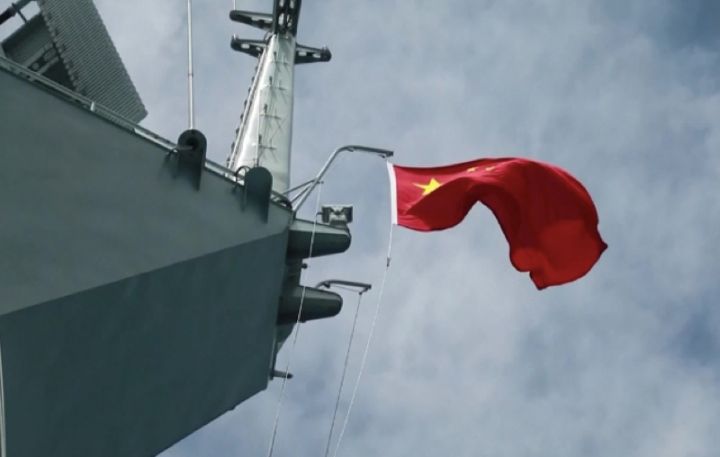 中国军方将美国军舰驱逐出领海 