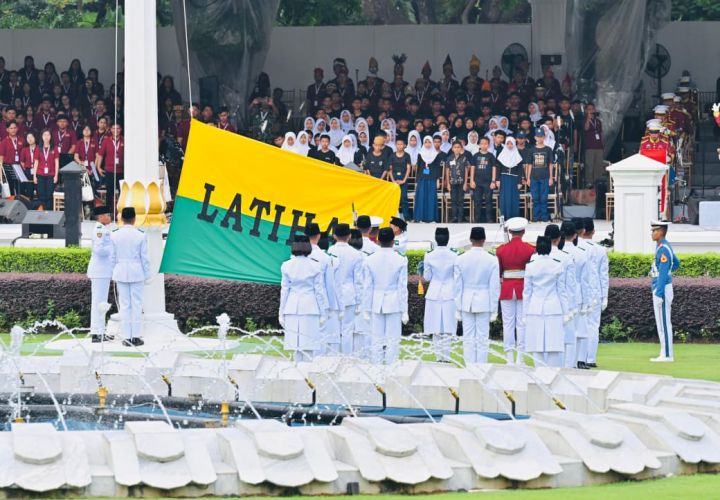雅加达独立宫举行升降国旗仪式彩排活动