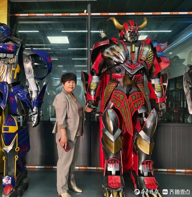 济南市稍门村民开一家制作“可穿戴机甲”公司 