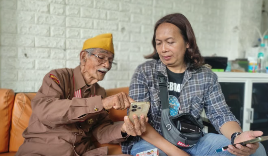 1945年撕毁荷兰国旗事件唯一“活见证人”阿玛德 