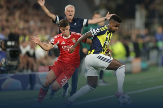 欧冠附加赛首回合：费内巴切0-0十人本菲卡 