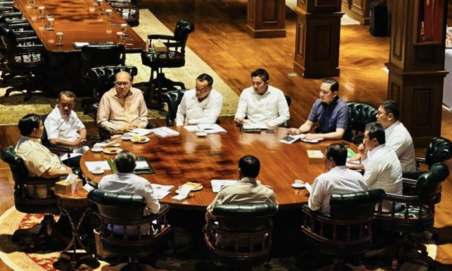 普拉博沃主持经济与投资会议