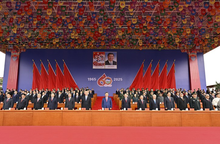 习近平出席西藏自治区成立60周年庆祝大会