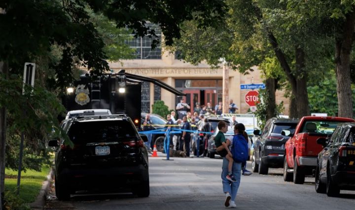 美国教堂枪击案致两名儿童死亡 