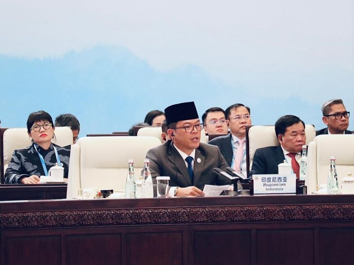 苏吉约诺代表普拉博沃总统出席上合组织会议 
