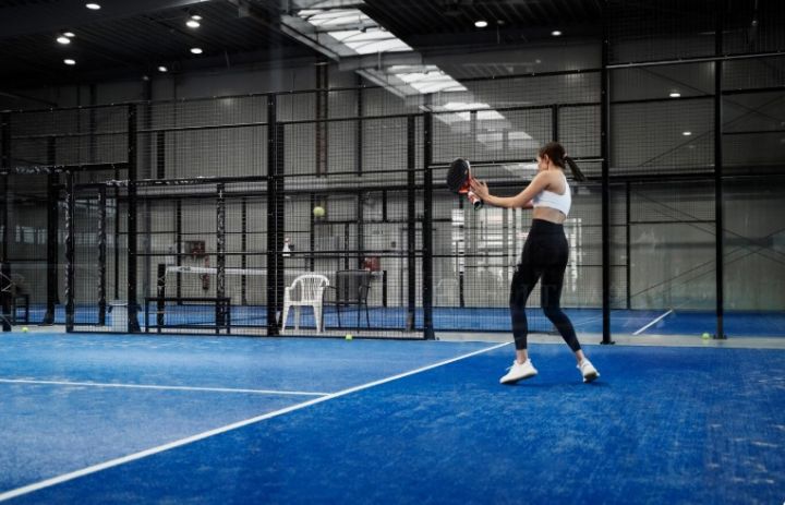 日益流行球拍运动“板网球” 