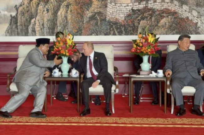 普拉博沃对北京展开八小时外交访问