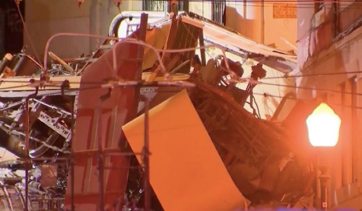 葡萄牙发生电车脱轨坠毁事件,已造成15人死亡