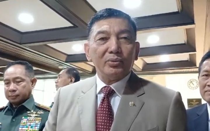 国防部长夏夫里兼任政治与安全统事务筹部长