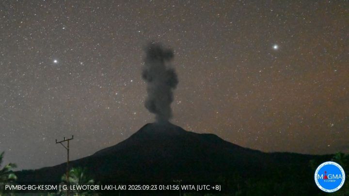 勒沃托比火山今晨喷发三次