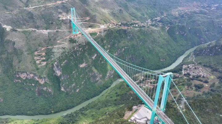世界第一高桥花江峡谷大桥正式建成通车 