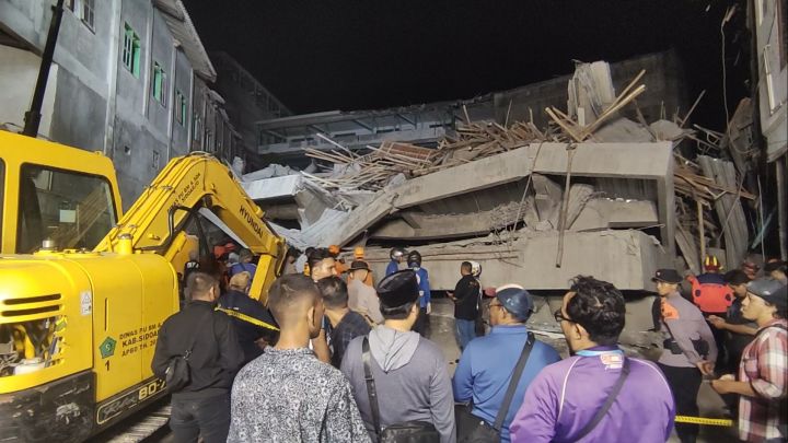 诗都阿佐县发生一伊斯兰寄宿学校祈祷室倒塌事件，已致3人死亡 