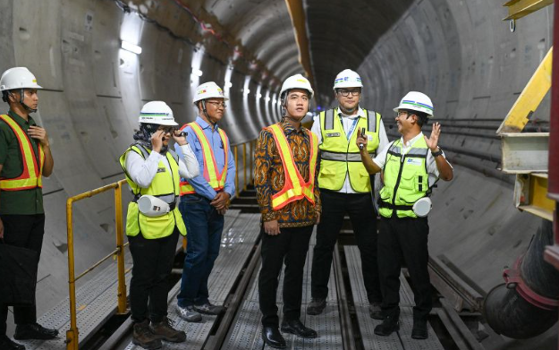 吉布兰视察雅加达地铁二期A建设情况 