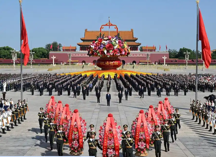 烈士纪念日向人民英雄敬献花篮仪式在天安门广场举行