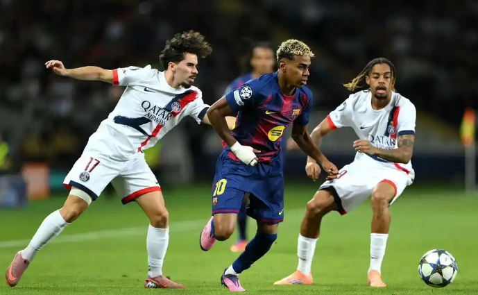 欧冠：巴黎2-1逆转巴萨