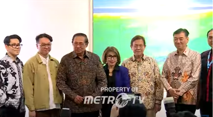 尤多约诺主持丰收主题艺术展