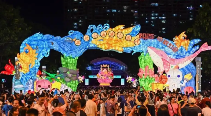 中国多地欢庆中秋节 盛况热闹非凡  