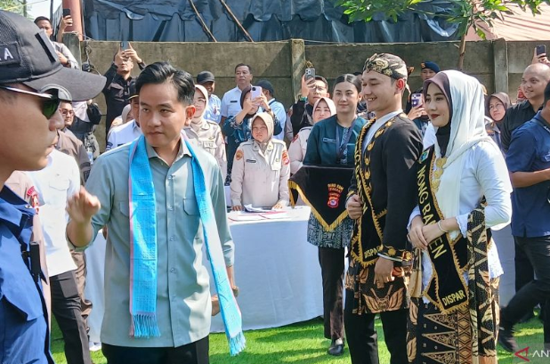 吉布兰出席坦格朗玉米同步种植活动 