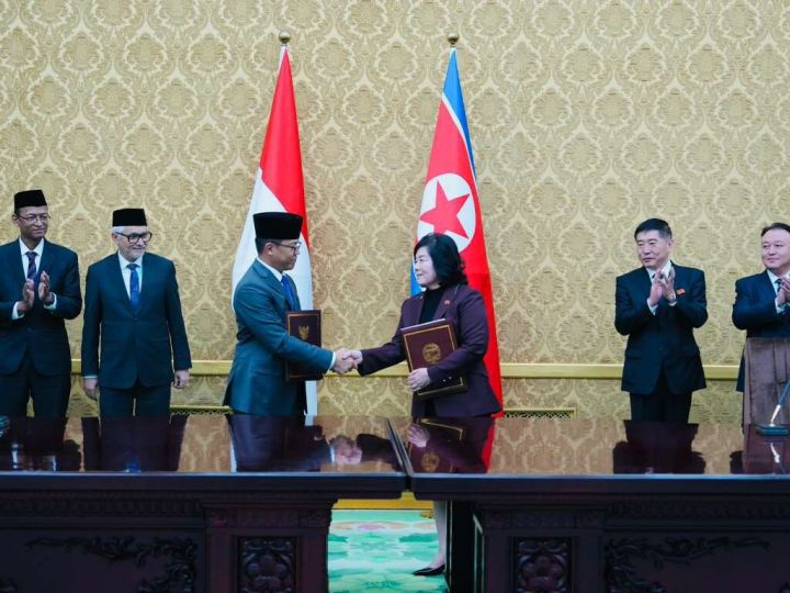 苏吉约诺在平壤与朝鲜外相崔善姬举行会晤 