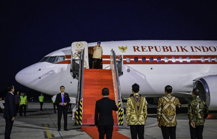 普拉博沃启程前往埃及，受邀出席加沙和平峰会 