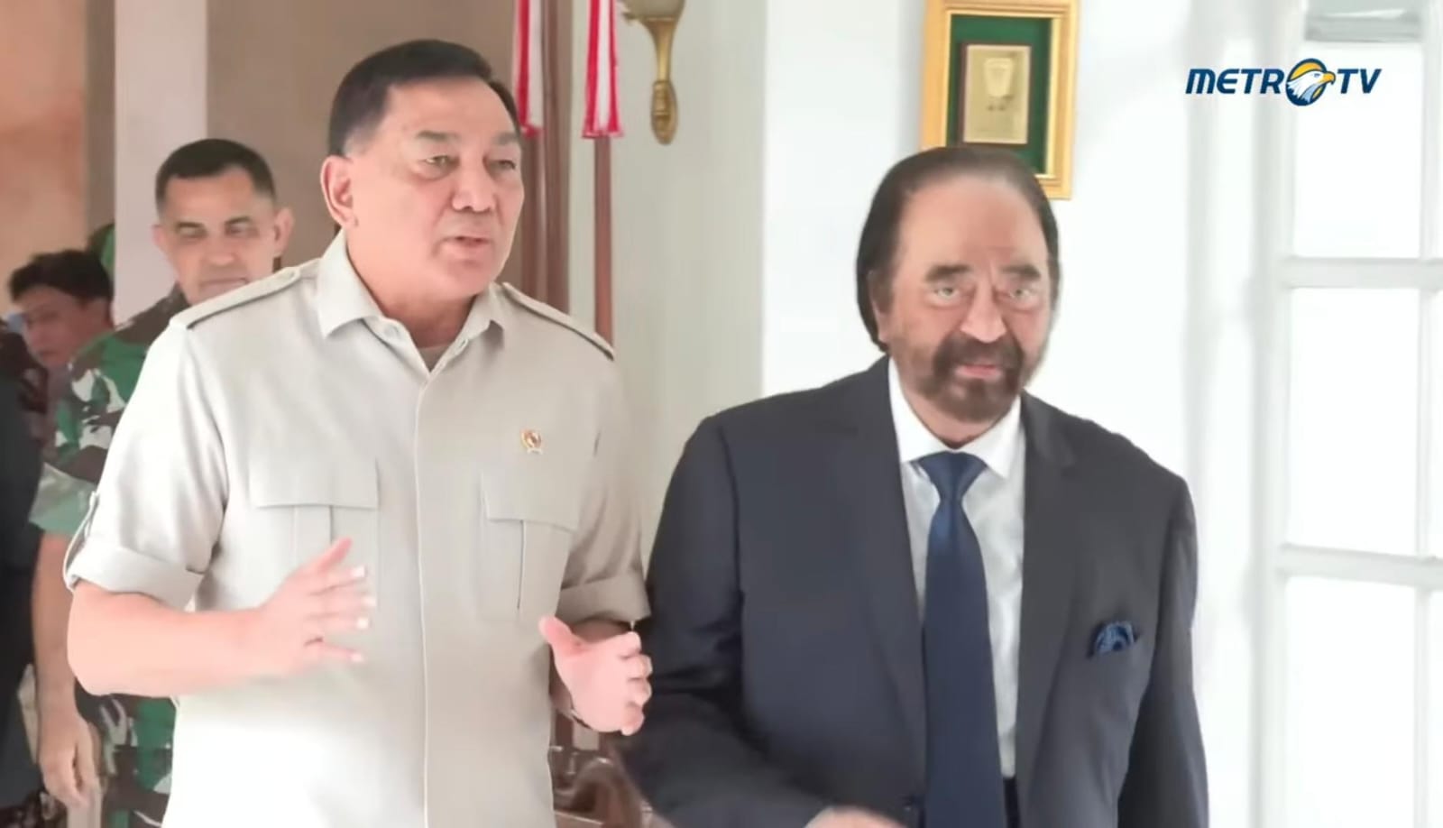 苏利亚巴罗与国防部长举行闭门会谈