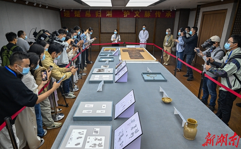 长沙子弹库战国帛书入藏湖南省博物馆