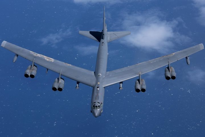 三架美国轰炸机飞越委内瑞拉海岸空域