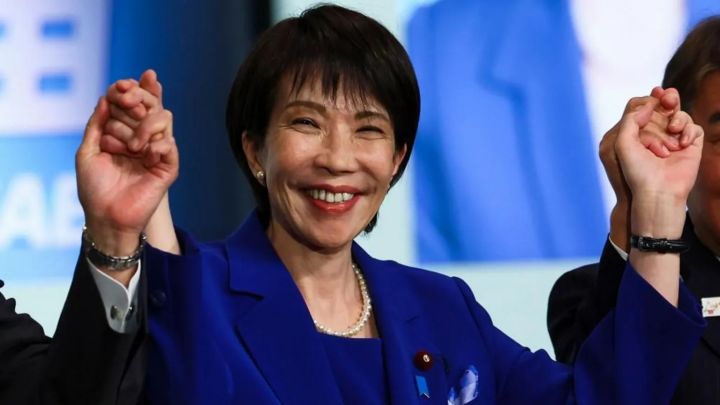 高市早苗正式成为日本首位女首相