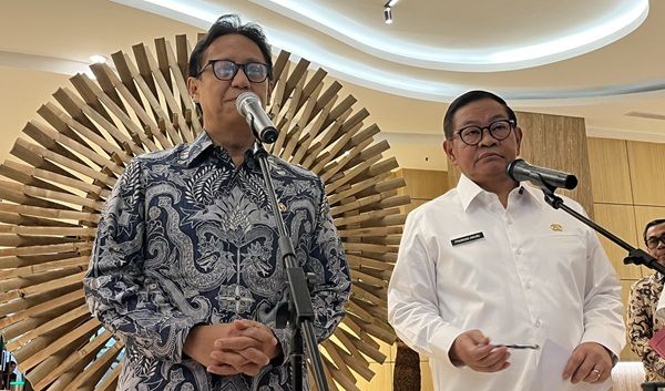 雅加达雨水含微塑料:呼吁居民佩戴口罩