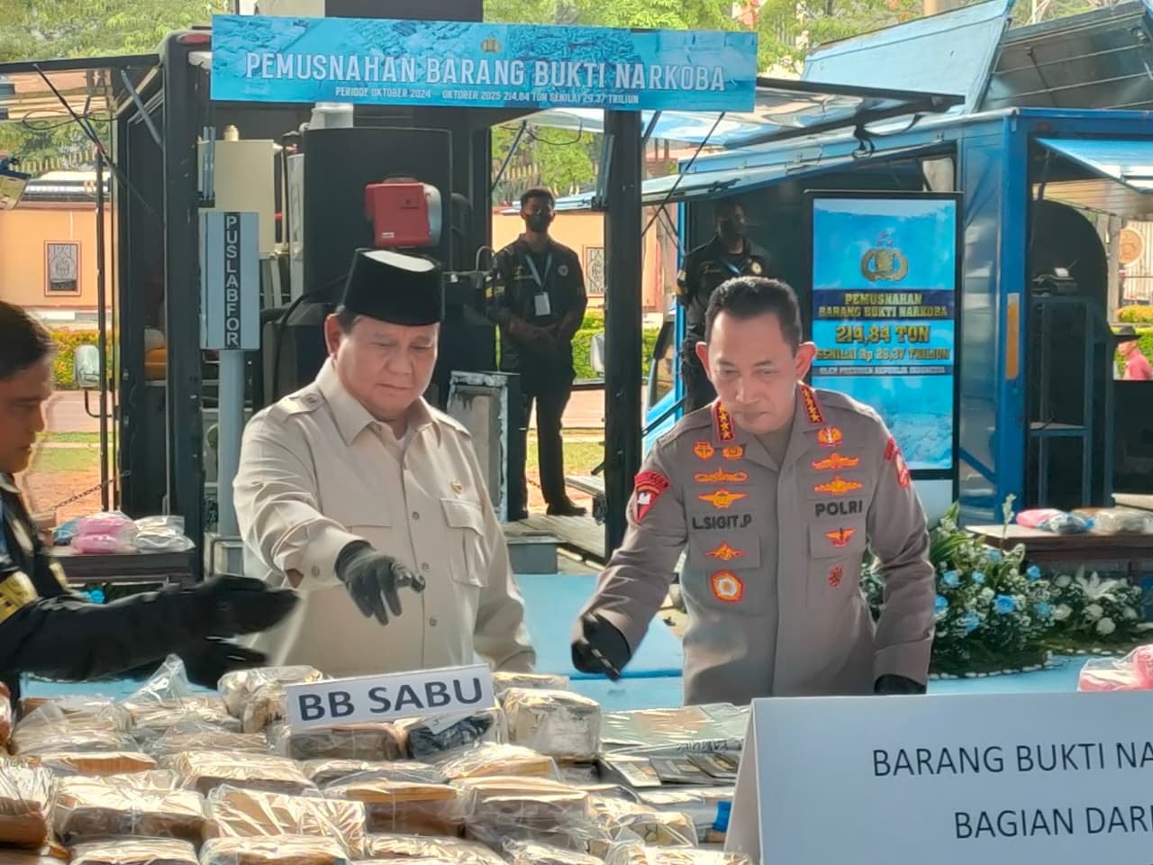 普拉博沃呼吁全国共同警惕打击毒品贩运