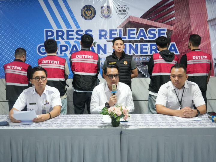 六名中国公民因违反移民法规将被遣返