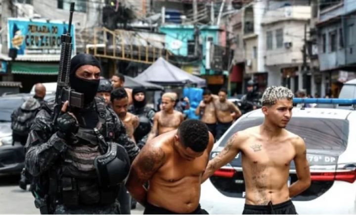 巴西警察与贩毒团伙枪战或已造成超100人死亡