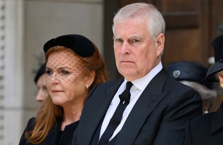 英国安德鲁王子被剥夺头衔