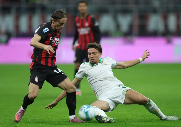 意甲：AC米兰1-0罗马升至第三 