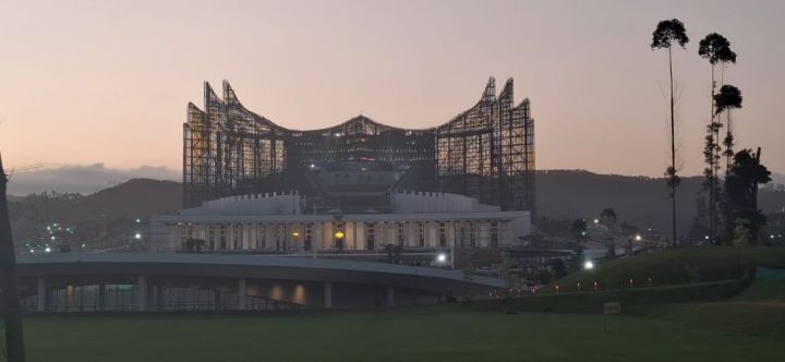 财长确认新首都建设仍在继续