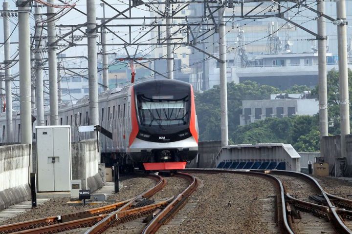 普拉博沃下令加快铁路道口闸门建设 