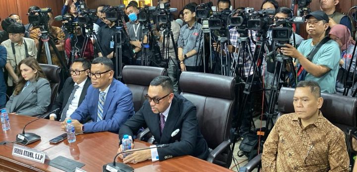 国会荣誉法庭开审五名非在职国会议员纪律案