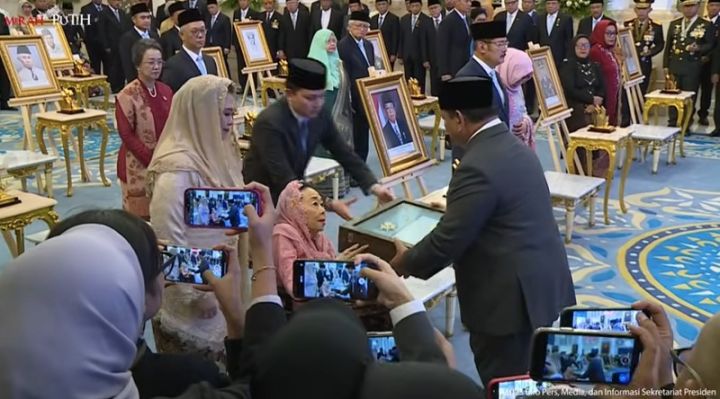 普拉博沃烈士节向10名要人追封烈士封号 