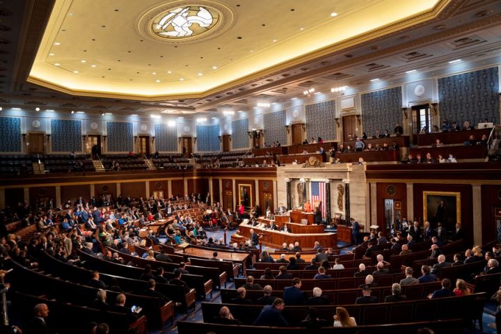 美国参议院达成两党协议，政府停摆即将结束 