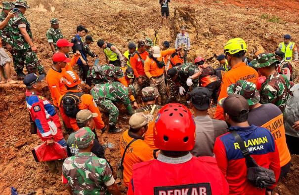 中爪哇省发生山体滑坡，已致2死21失踪 