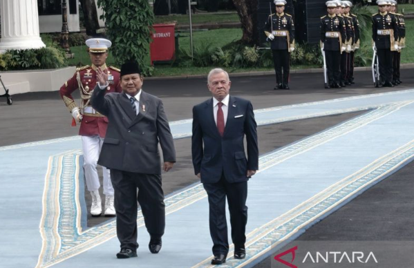 普拉博沃为约旦国王阿卜杜拉二世举行欢迎仪式 